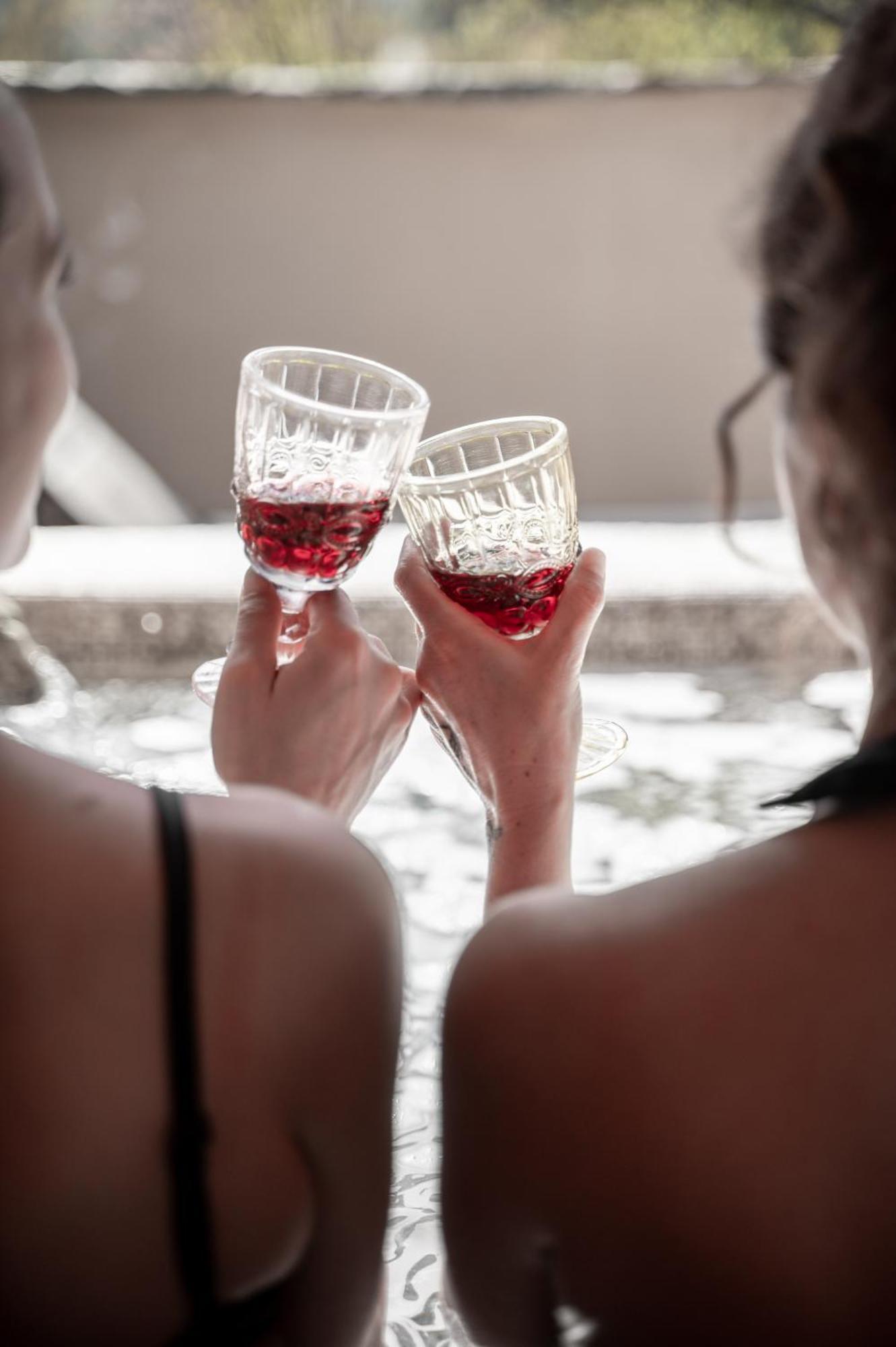 La Terrazza Naturas Con Romantica Mini Piscina Calda Sui Tetti Rossana Экстерьер фото
