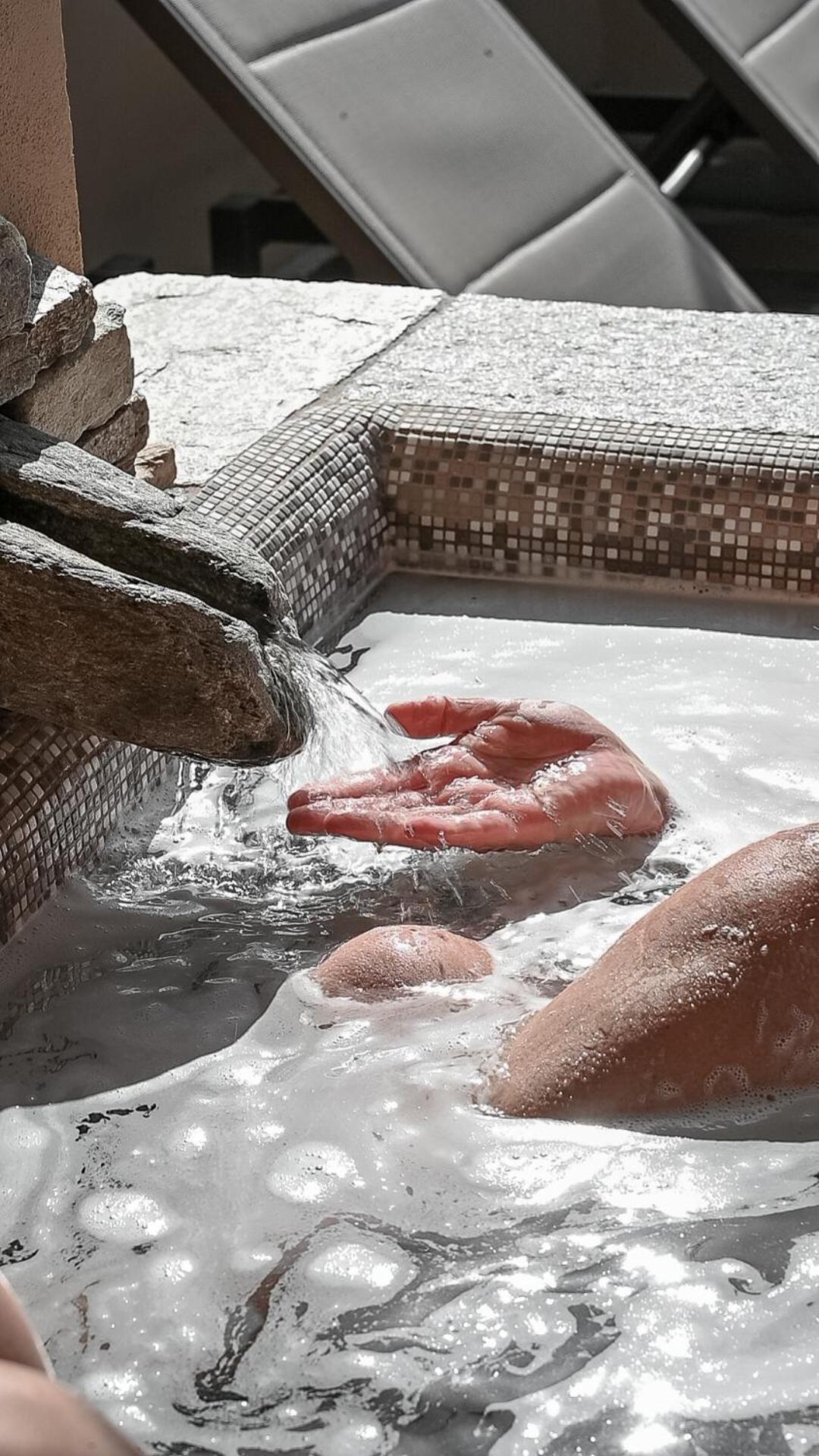 La Terrazza Naturas Con Romantica Mini Piscina Calda Sui Tetti Rossana Экстерьер фото